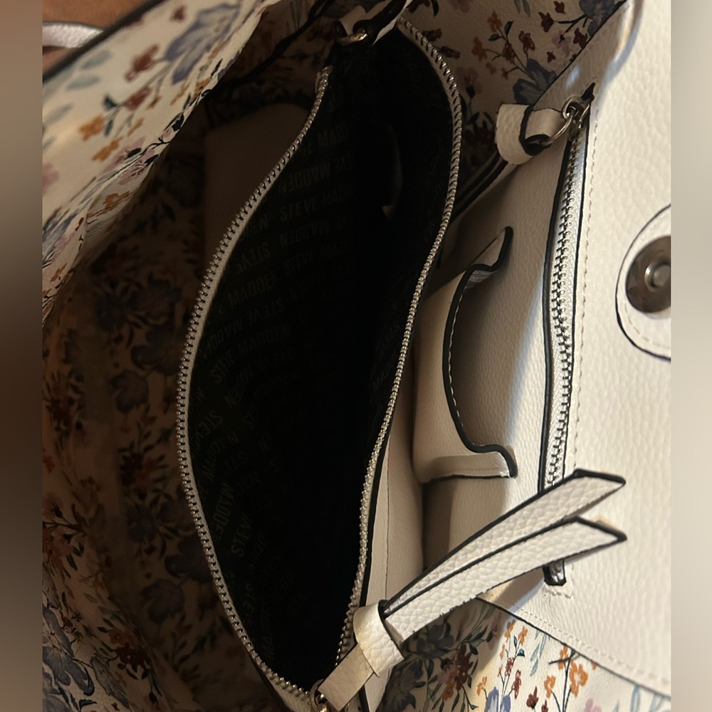 Steve Madden bucket bag.m white/cream with silver hardware 2detachable strapsEUC - Picture 11 of 13